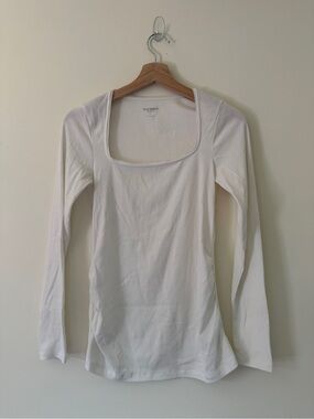 NWOT Old Navy White Long-Sleeve Square Neck Maternity Tee